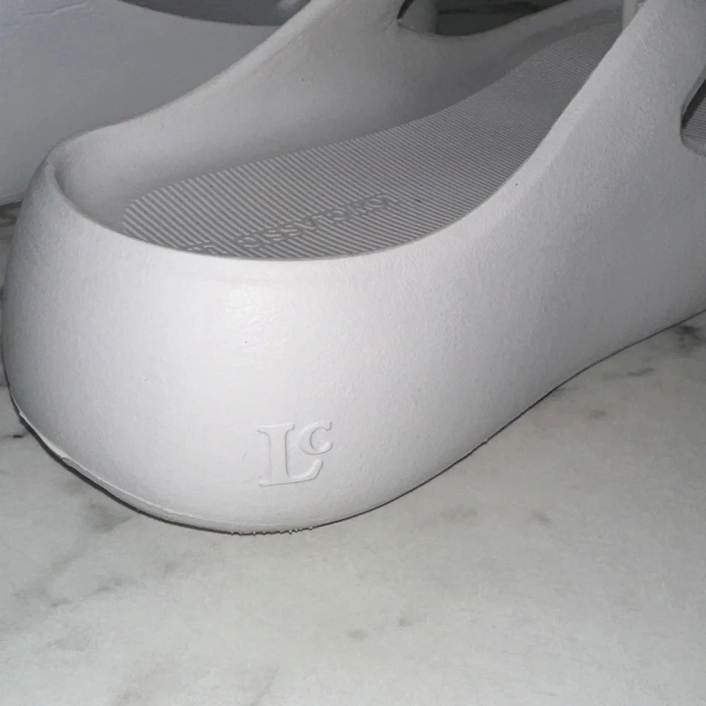 Low Classic Stylish White Sandals for Women Size 7